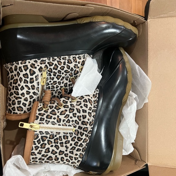 Brand new snow women boots size 7 - Picture 2 of 3